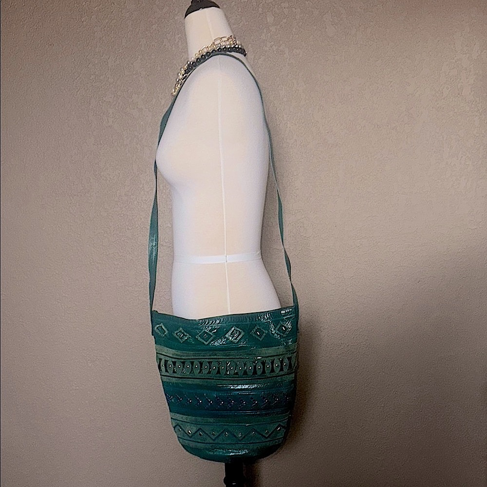 Elegant Vintage Rayne Embellished Shoulder Bag